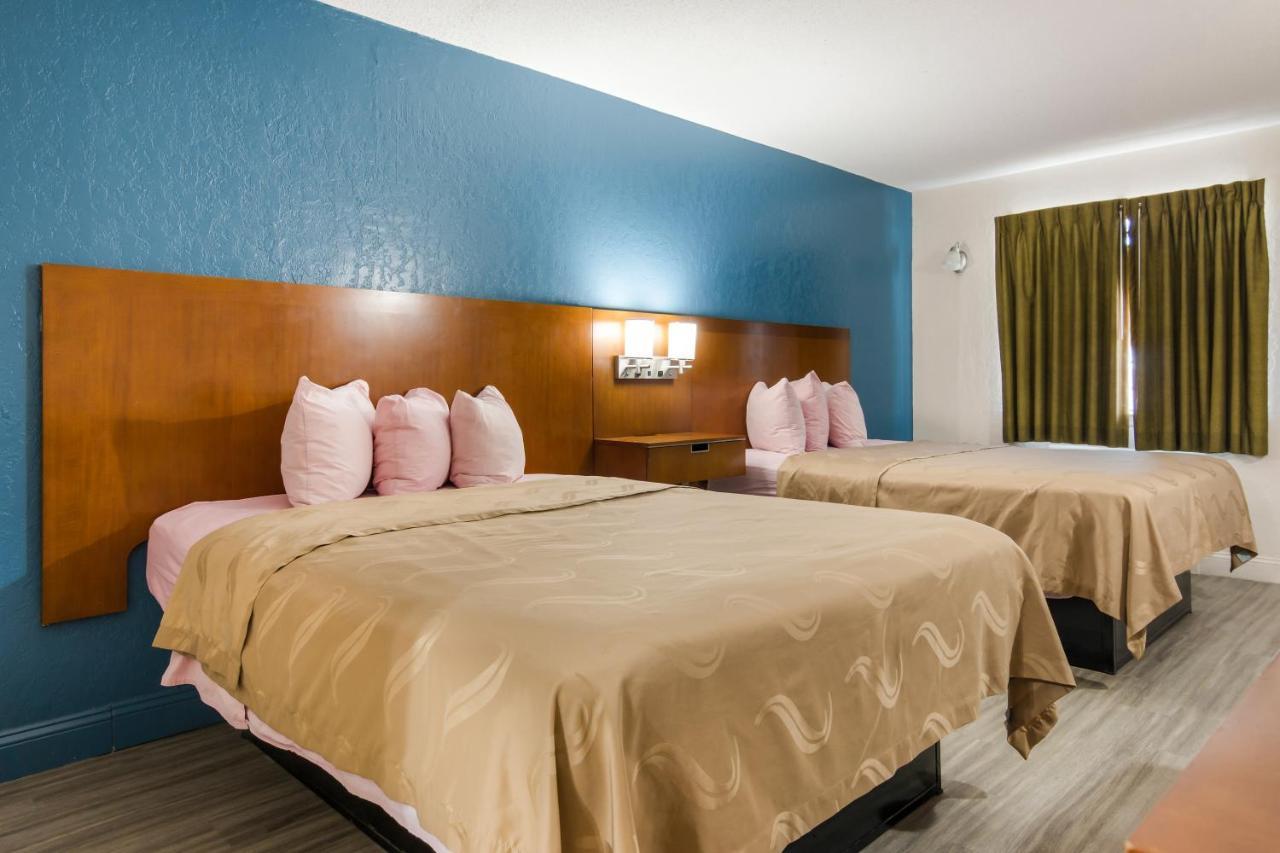 Rodeway Inn Broken Bow-Hochatown ภายนอก รูปภาพ