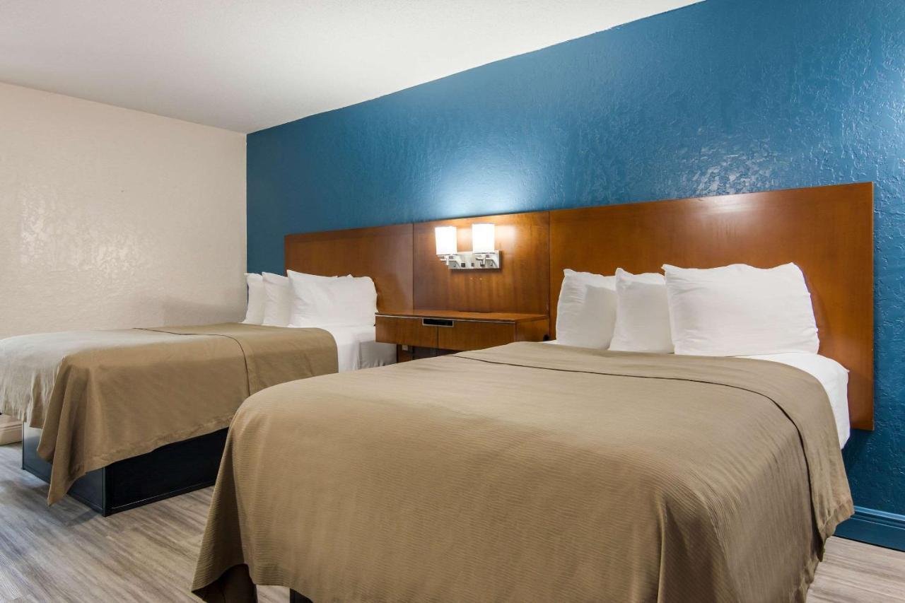 Rodeway Inn Broken Bow-Hochatown ภายนอก รูปภาพ