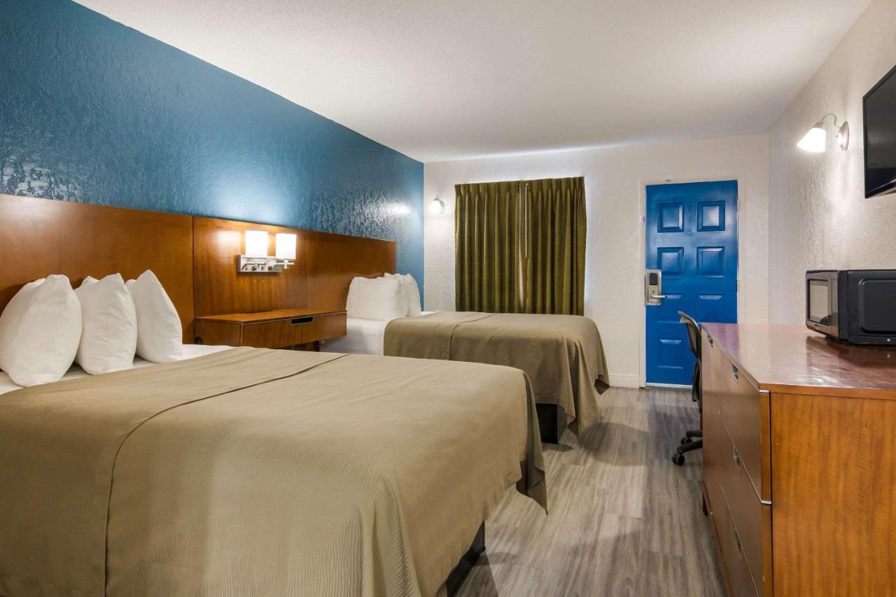 Rodeway Inn Broken Bow-Hochatown ภายนอก รูปภาพ