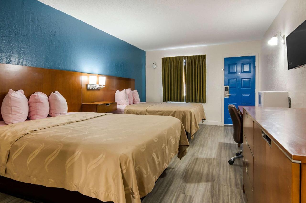 Rodeway Inn Broken Bow-Hochatown ภายนอก รูปภาพ