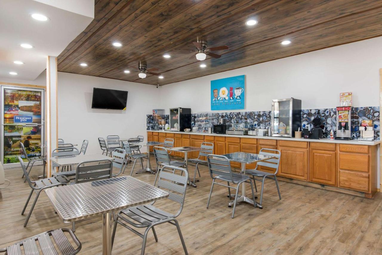 Rodeway Inn Broken Bow-Hochatown ภายนอก รูปภาพ