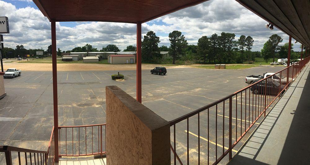 Rodeway Inn Broken Bow-Hochatown ภายนอก รูปภาพ